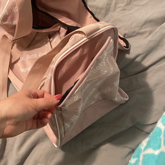 Reebok Blush Pink Gym/Overnight Bag - Picture 4 of 4